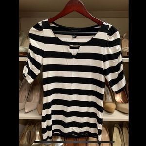 White House Black Market top size Small